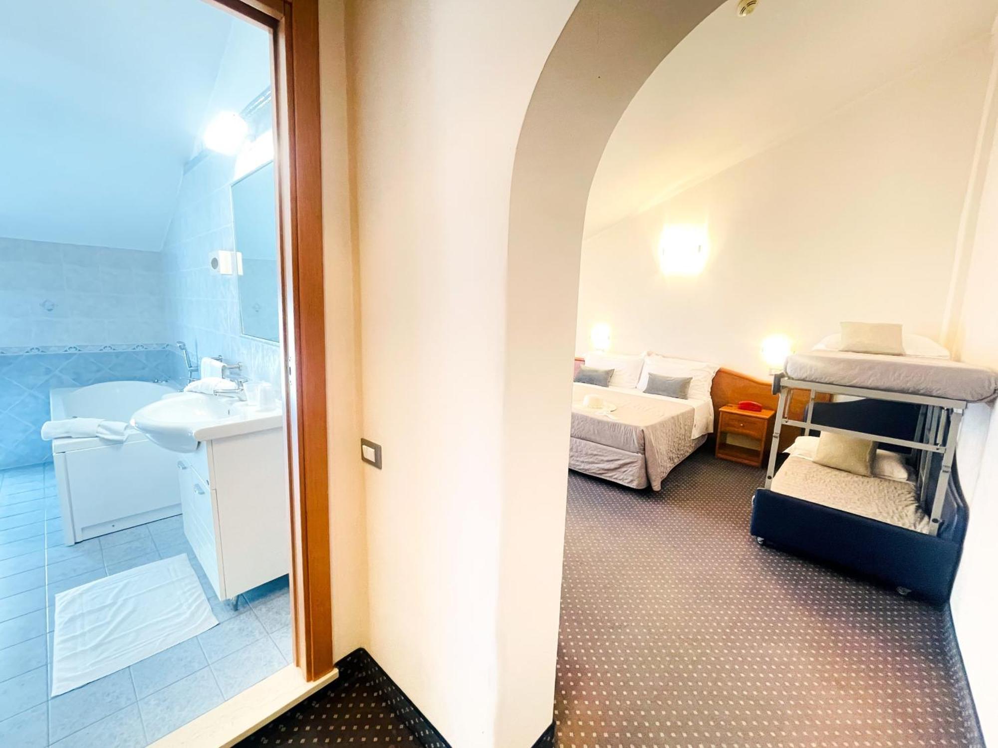 Hotel Bolognese 贝拉里亚-伊贾马里纳 外观 照片